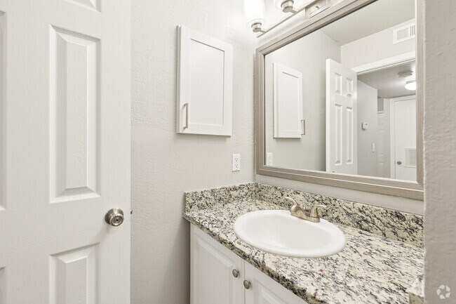 A3 1BR, 1BA - 710SF - Bathroom - Waterside Apartments Tulsa