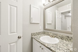 A3 1BR, 1BA - 710SF - Bathroom - Waterside Apartments Tulsa