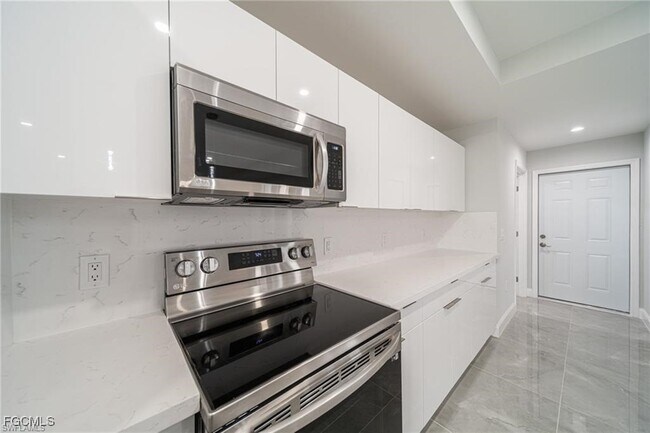 Foto del edificio - 317 NW 13th Terrace