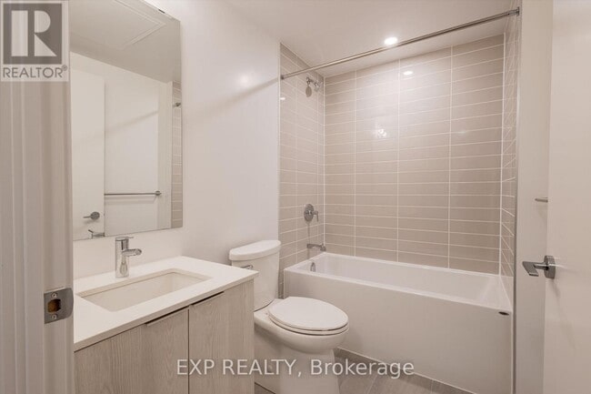 Building Photo - 357 King St W