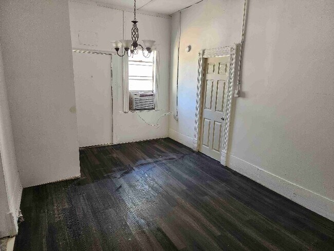 Building Photo - 726 Chestnut St
