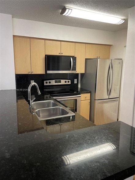 Photo - 570 S Park Rd Apartment