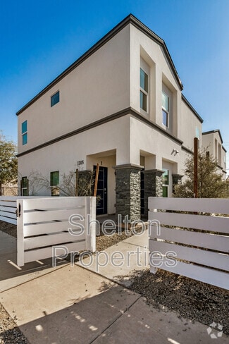 Building Photo - 1305 E Madison St