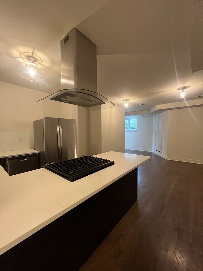 Foto del edificio - 1418 W Addison St