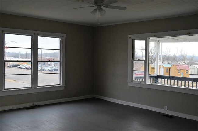 Foto del edificio - 505 W Broadway St