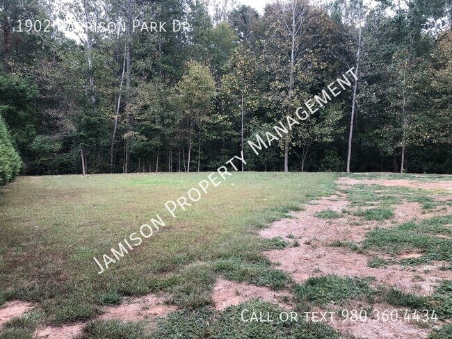 Foto del edificio - 1902 Harrison Park Dr