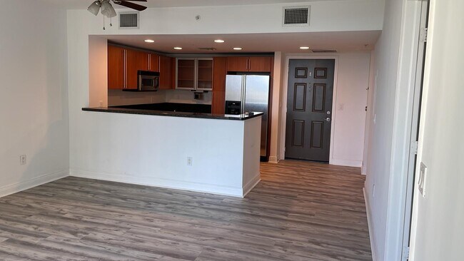Building Photo - 610 Clematis St