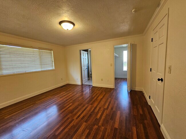 Foto del edificio - 1823 Valley View Dr