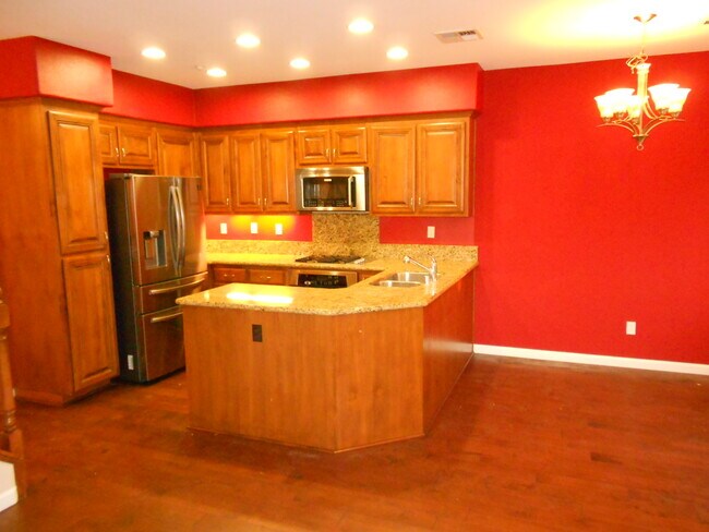 Building Photo - 5981 Tan Oak Dr