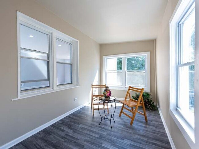 Foto del edificio - 8156 Knox Ave