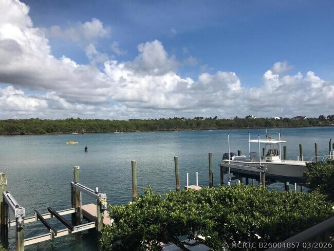 Foto del edificio - 375 S Beach Rd