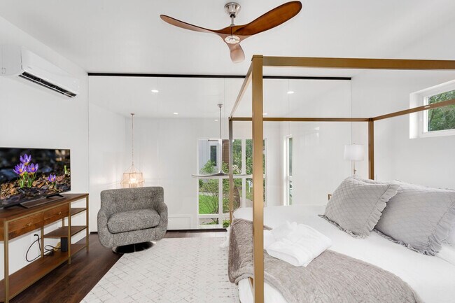 Building Photo - 506 SE Tourmaline Mews