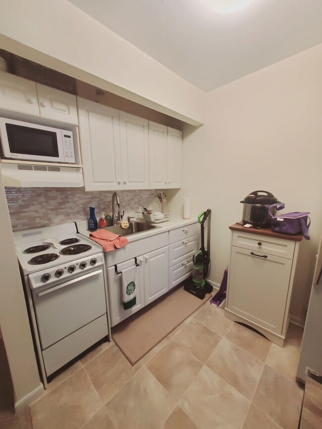 Building Photo - 960 Hope St Building Photo - 960 Hope St