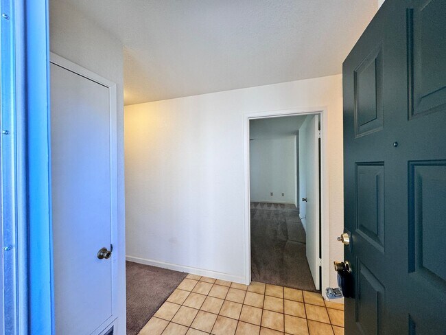 Foto del edificio - Cozy upstairs Condo in Auburn