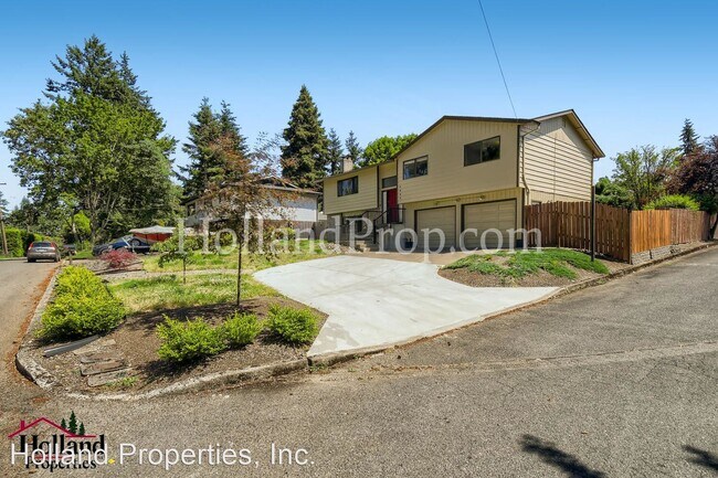 Foto del edificio - 4 br, 3 bath House - 3280 SE Evergreen Ave