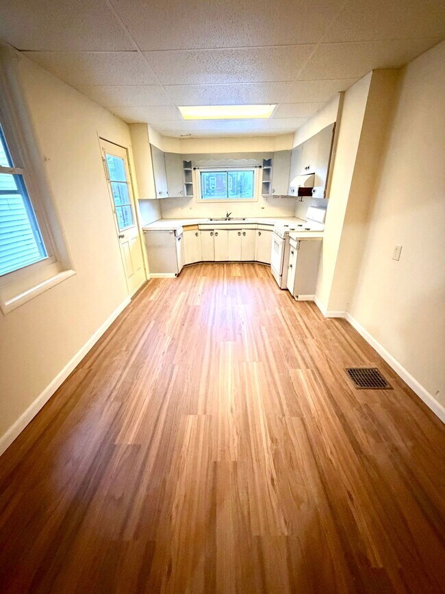 Foto del edificio - 631 E Madison St