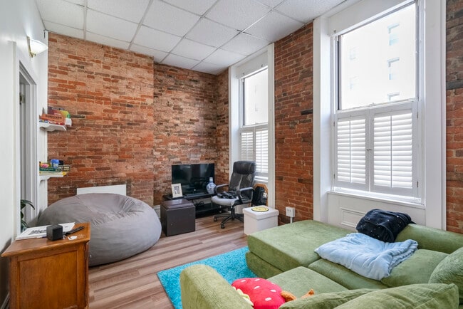 Foto del edificio - 2120 E Carson St