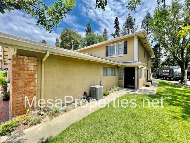 Building Photo - 1280 N Avenida de Ln