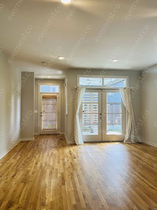 Building Photo - 304 Colbert Way