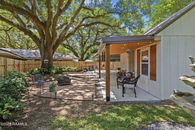 Building Photo - 325 Alice Dr