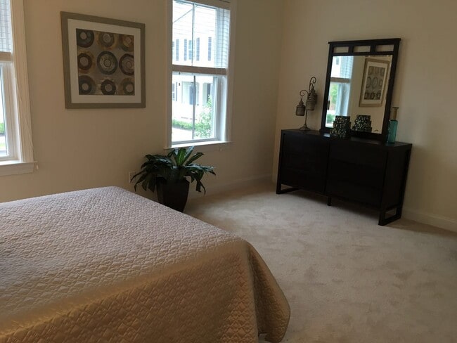 Building Photo - 8 Sherwood St