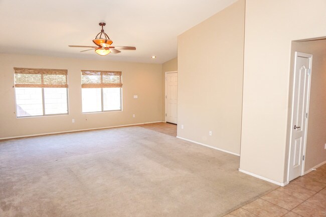 Foto del edificio - 1867 W Desert Canyon Dr