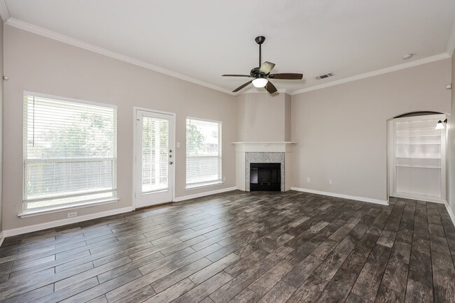 Building Photo - 316 Rock Hill Dr