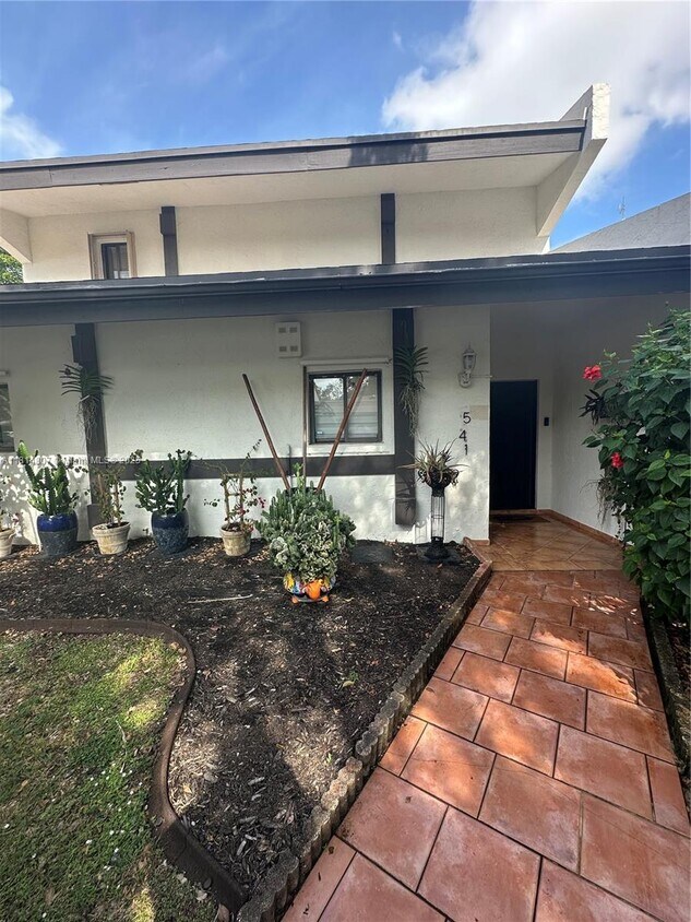 Foto principal - 541 NE 199th Ln