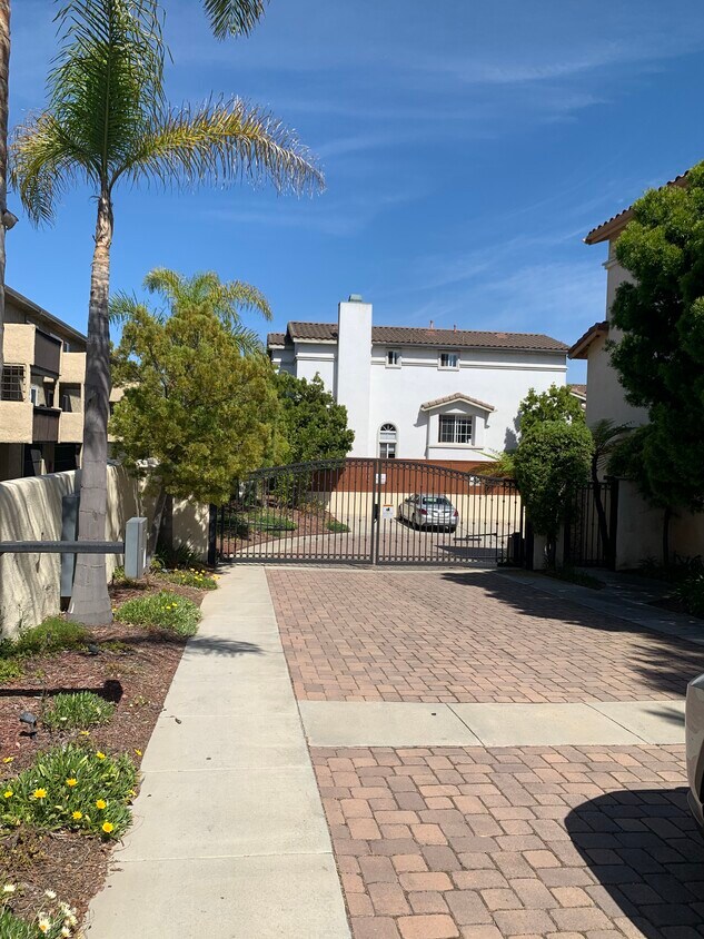 700 Meyer Ln, Redondo Beach, CA 90278 Condo for Rent in Redondo Beach