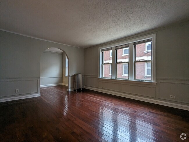 Building Photo - 540 W Surf St
