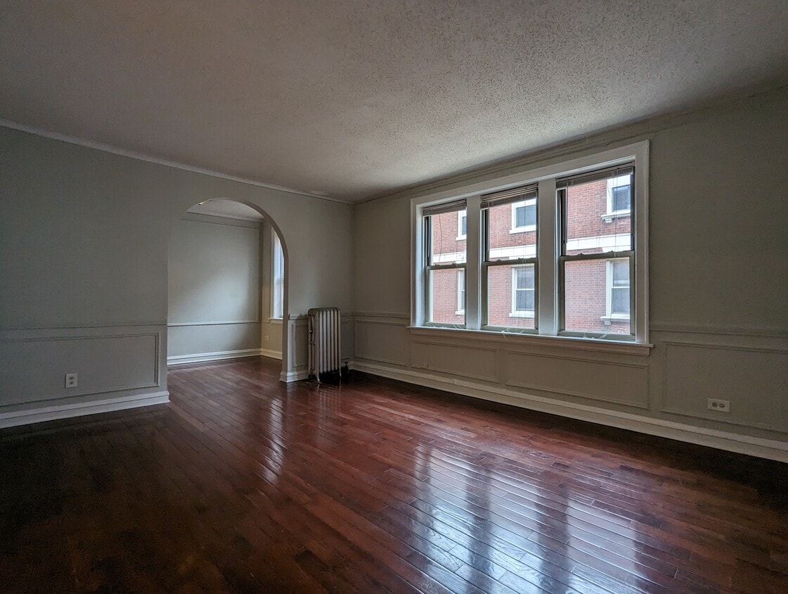 Primary Photo - 540 W Surf St