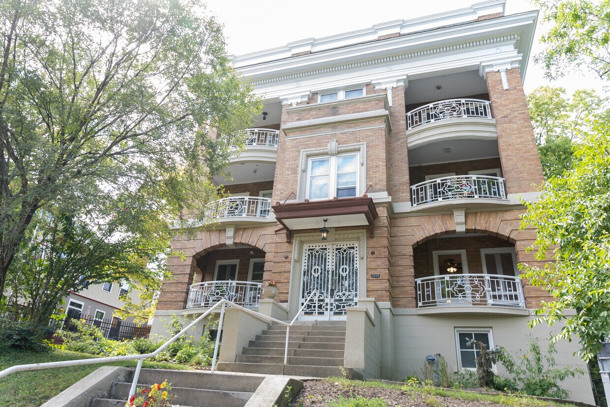 3655 Middleton Ave Unit 2, Cincinnati, OH 45220 Apartments in