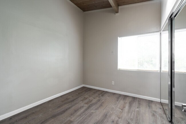 Foto del edificio - Attached garage!