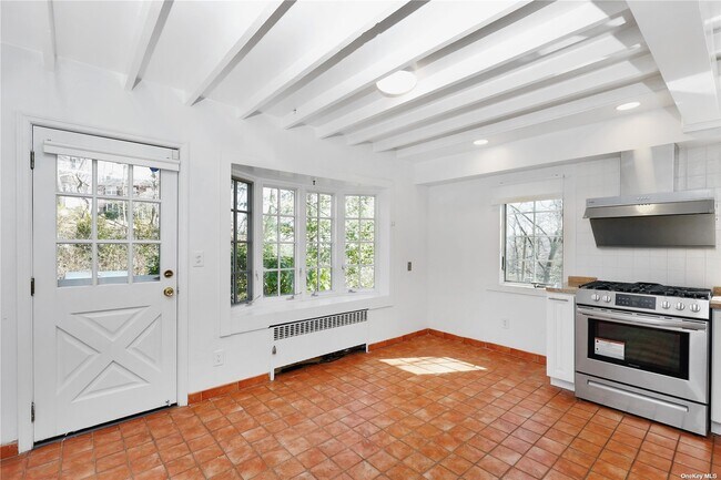 Building Photo - 4 N Ravine Rd