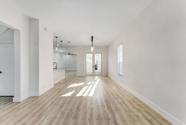 Foto del edificio - 406 NW 25th Ave