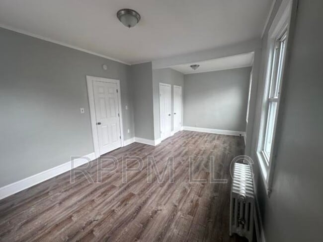 Building Photo - 100-102 Grand Ave #2R