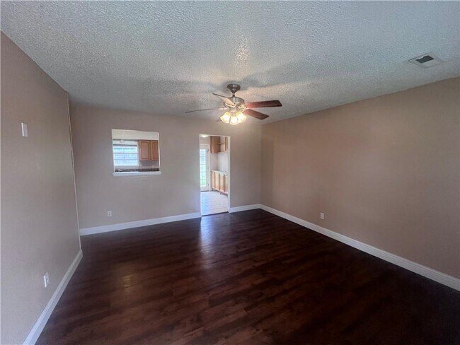 Building Photo - 1301 White Rd