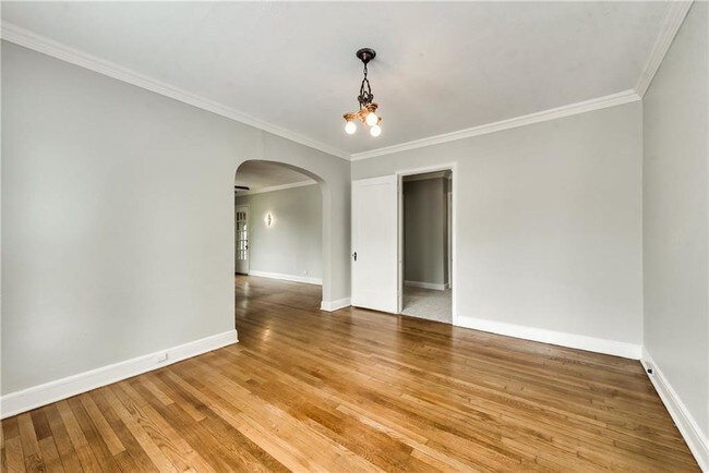 Foto del edificio - 5816 Goodwin Ave