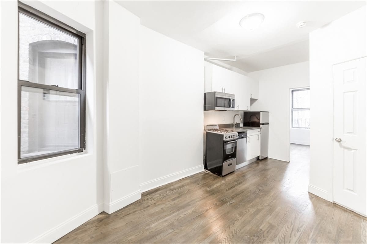 Primary Photo - 437 West 46th St