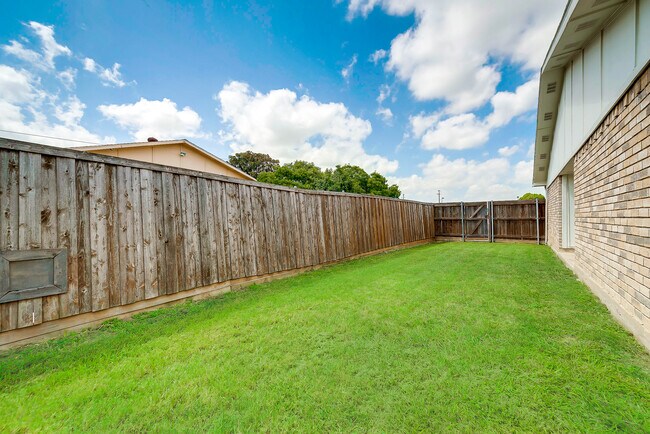 Foto del edificio - 3304 Crater Ln