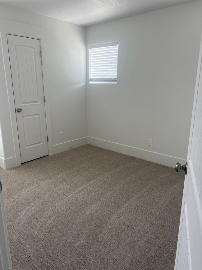 Building Photo - Newly completed Townhome