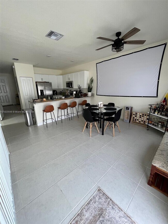 Foto del edificio - 3413 W 113th St