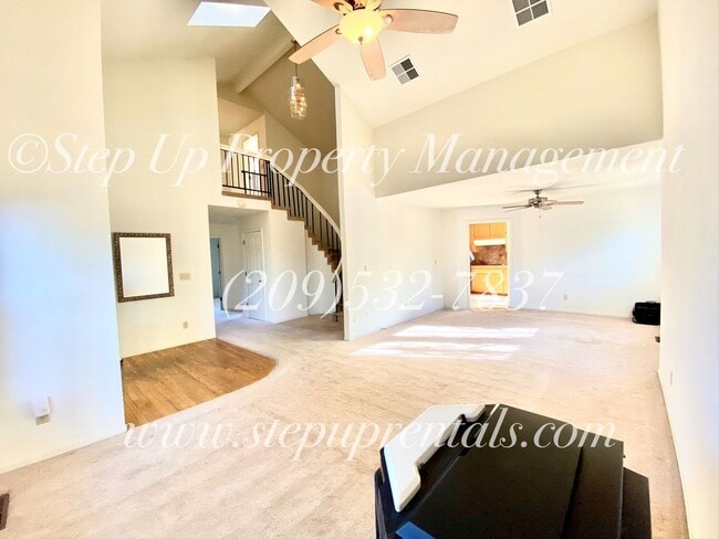 Building Photo - Elegant Hilltop Estate with Breathtaking V...