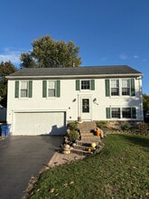 Building Photo - 3234 Woodfield Dr