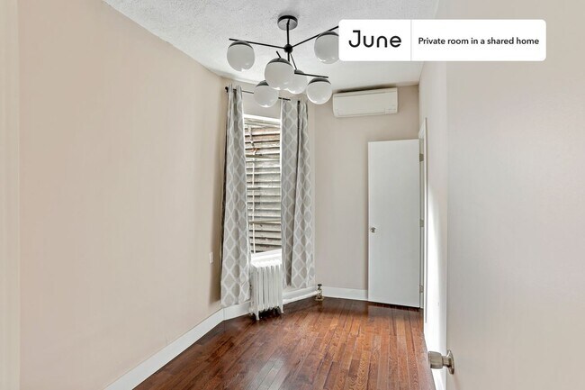 Foto del edificio - Room in Shared 3 bed/1 bath home