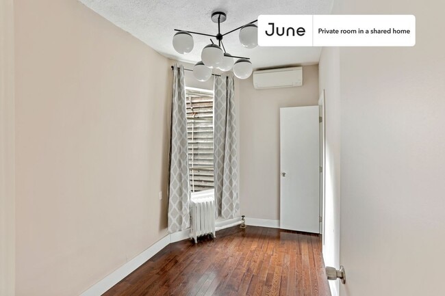 Building Photo - Room in Shared 3 bed/1 bath home