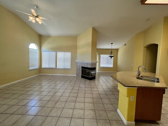 Building Photo - 1310 Portofino Dr
