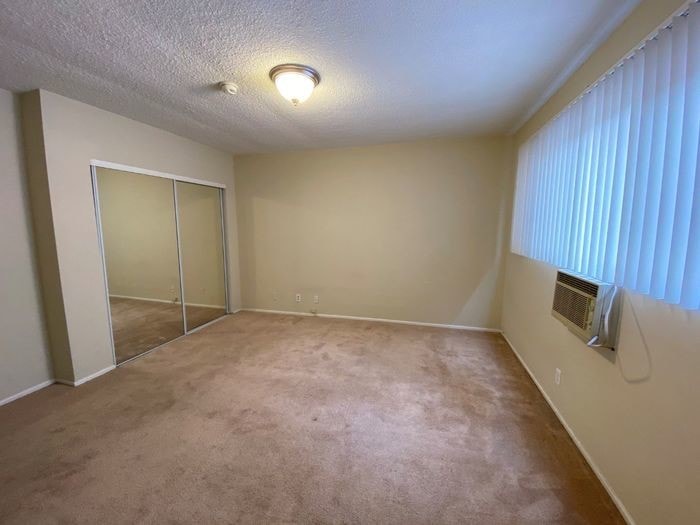 Upgraded, Beverly Hills Adjacent Apartment for Rent in Los Angeles