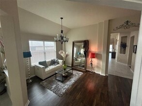 Building Photo - 1905 Sunflower Dr