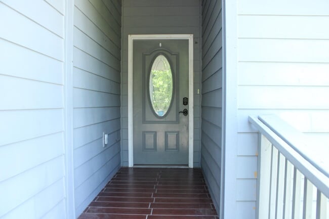 Building Photo - 1303 Berry Dr